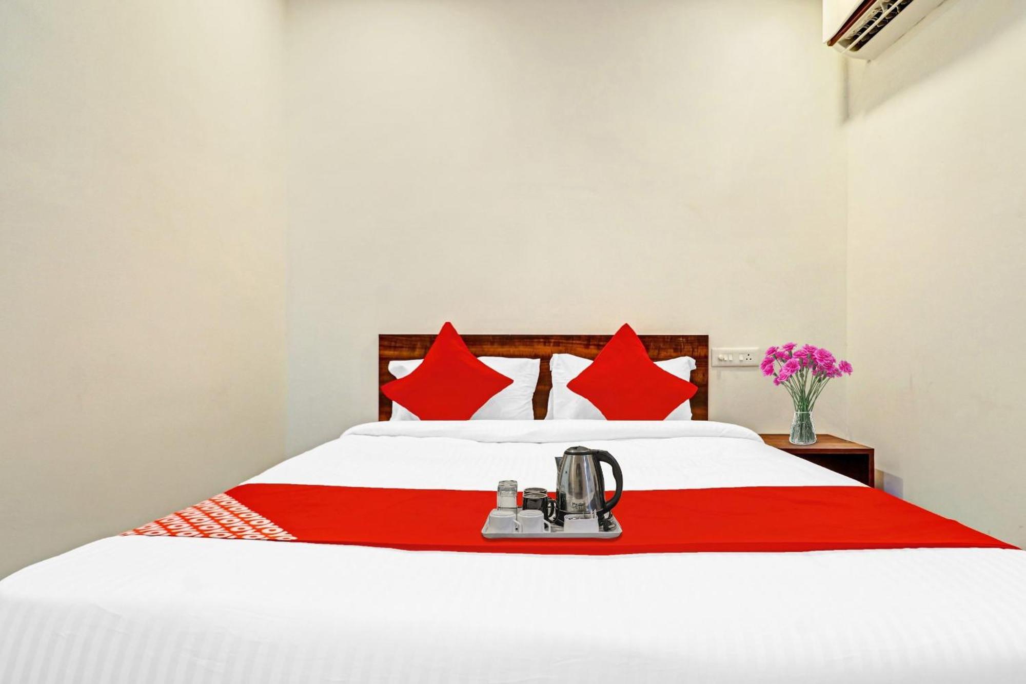 Hotel O Night Eye Hyderabad Exteriör bild