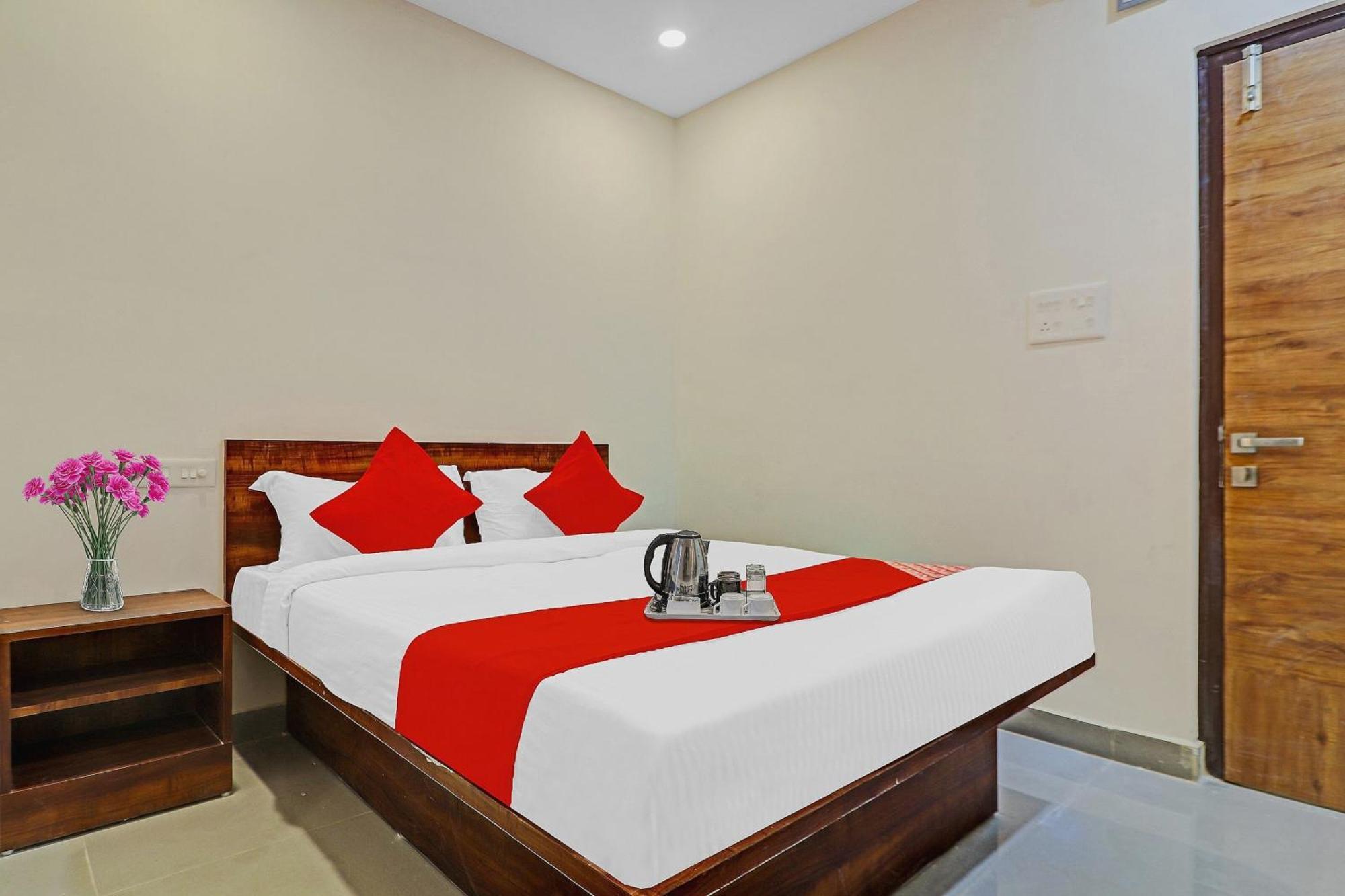 Hotel O Night Eye Hyderabad Exteriör bild